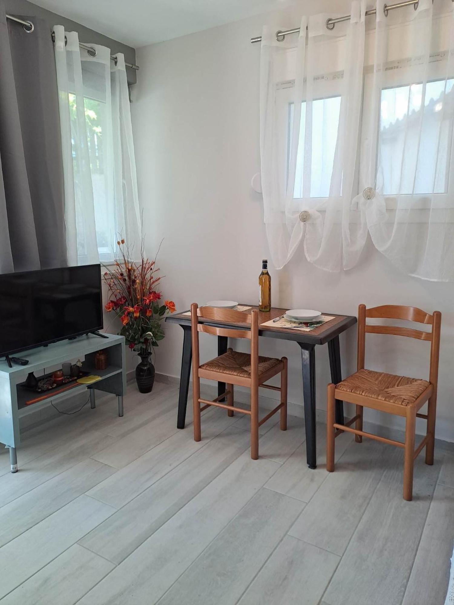 Nikiana Family Apartment Bagian luar foto