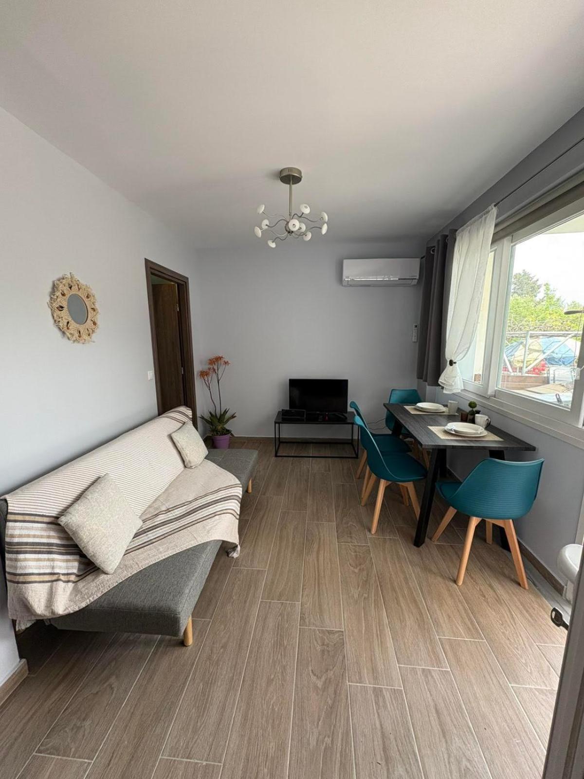 Nikiana Family Apartment Bagian luar foto